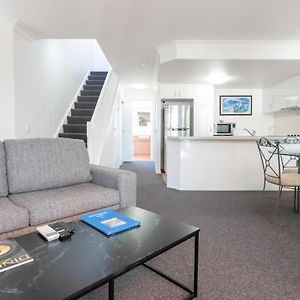 Two-Bedroom Apartment Spa Bath